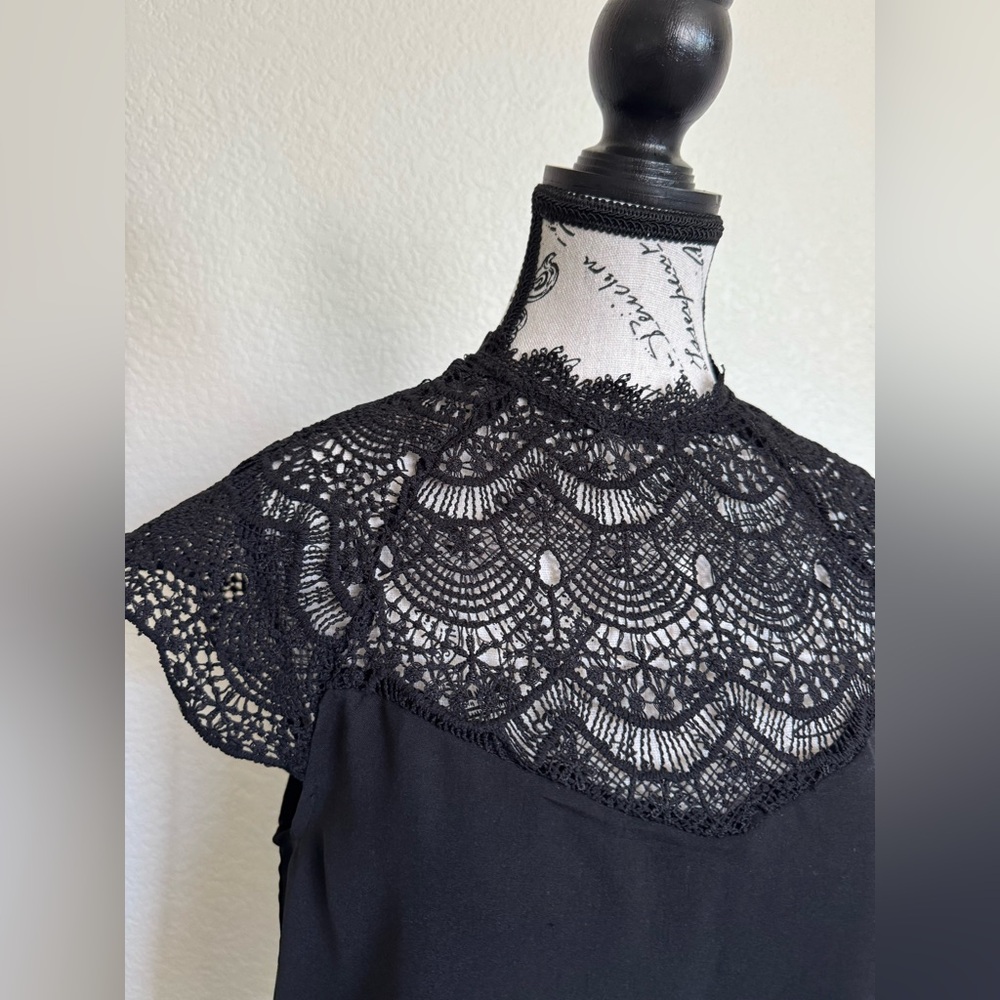 Elegant Black Lace Women's Top - Picture 2 of 9